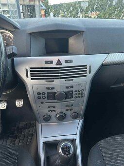 Opel Astra GTC 1.8 16V 103KW Pěkný Stav - 4