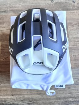 Černo bílá helma POC Ventral Air mips nfc 50-56cm - 4