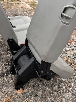 Druhá řada sedaček VW Caravelle T5 - 4