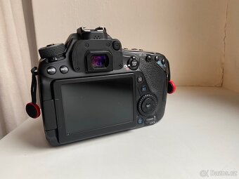 Canon EOS 80D tělo - 4