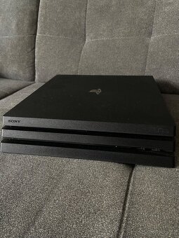 Playstation 4 pro - 4
