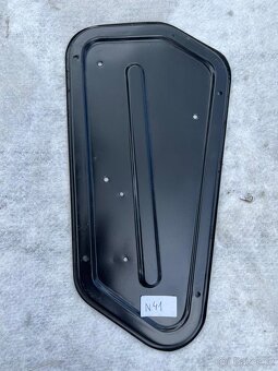 Plechy kolem motoru na Tatru 613 - 4