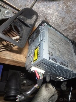 Mazda 323f radio - 4