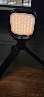 LED světlo na focení a natáčení s mini tripodem Vijim - 4