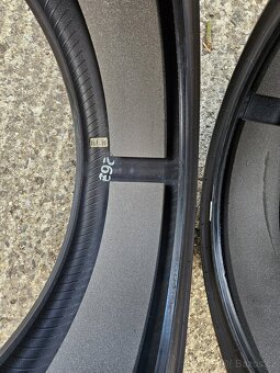235/35 R20 Pirelli s homologací Tesla - 4