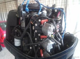 Závěsný motor Evinrude 300 - 4