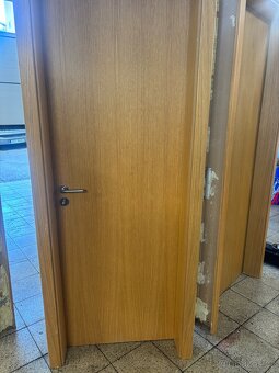 Prodám interiérové dveře se zárubněmi - 4