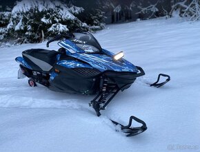 Yamaha Apex GT sněžný skútr - 4