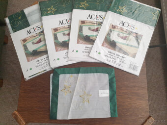 Vánoční ubrusy, zcela nové 4ks, velká sleva - 4