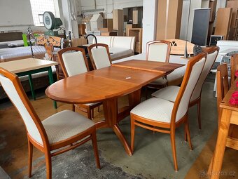 Jídelní stůl se židlemi. - 4