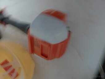 Dětská pila, křovinořez a helma - 4