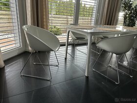 Stůl Ikea a židle - 4