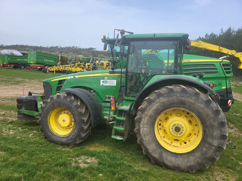 Kolový traktor John Deere 8330 - 4