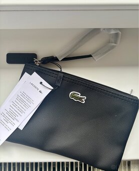 Nové černé psaníčko Lacoste - 4