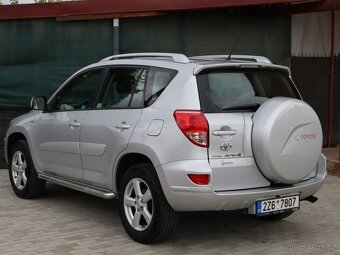 Toyota Rav4, 2,2 D-4D 4x4 Kamera, 2 sady kol - 4