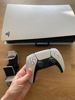 Prodám PlayStation 5 (PS5 s mechanikou) - 4