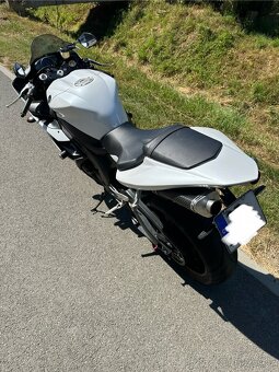 Yamaha YZF R1 - 4
