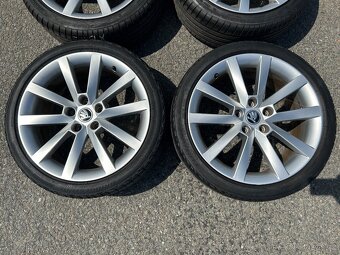 Original letni kola Skoda Alaris 5x112 7,5J ET51 225/40 R18 - 4