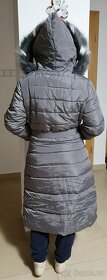 Prodám dámský šedý kabát s kapucí - 4