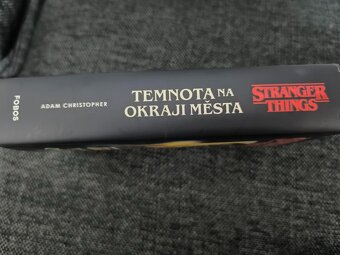 Stranger things Temnota na okraji města - Adam Christopher - 4