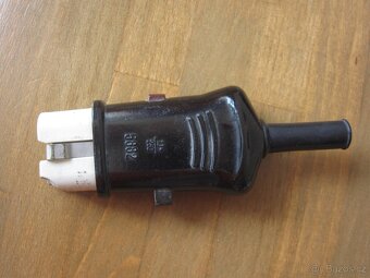 Retro zástrčky bakelit 220V - 4