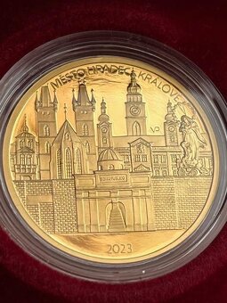 Zlatá mince ČNB 5000 Kč Město Hradec Králové 2023 - 4