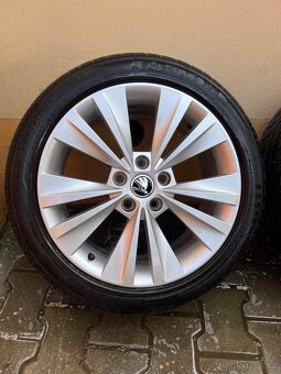 Prodám alu kola na škodu octavii 3 225/45ZR17 stav nové - 4