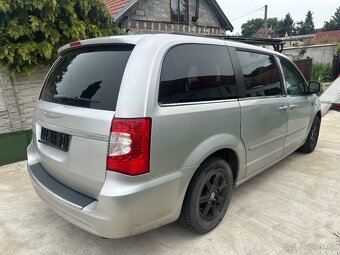 CHRYSLER TOWN & COUNTRY 3,6 L V6 211kw 118416km 7 míst 2012 - 4