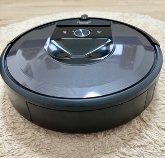 Robotický vysavač iRobot Roomba i7 / černá - 4