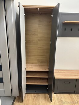 Předsíňová stěna - 4