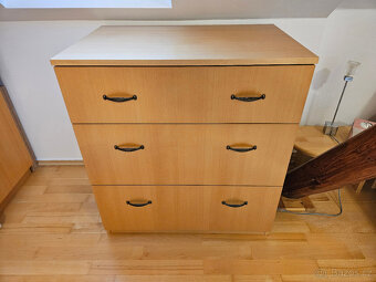 Nábytek do ložnice - manželská postel, skříně, komoda - 4