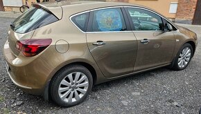 Opel Astra 1.4T HB Cosmo 88kW - 4