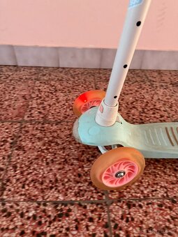 Dětská koloběžka - svítící kolečka - 4