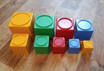 Retro pyramida z kostek – značka Směr - 4