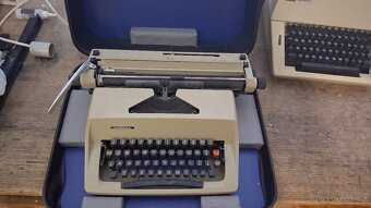 Psací stroj CONSUL, Optima, Olympia + pásky - 4