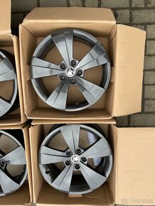 ORIGINÁL Alu Škoda ZEUS R17, 5x112 - TOP STAV - 4