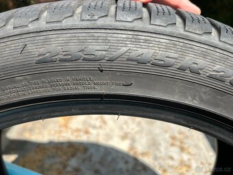 Zimní pneu SUV 235/44 R20 - 4