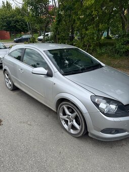 Opel Astra gtc - 4