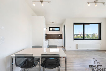 Pronájem bytu 2+kk 66 m², OV, Praha 9 – Vysočany - 4
