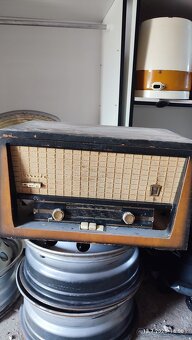 Staré rádio s gramofonem a školni globus - 4