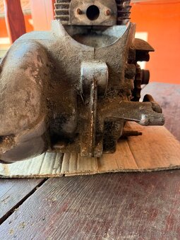 Jawa 250/353 Kývačka - motor - 4