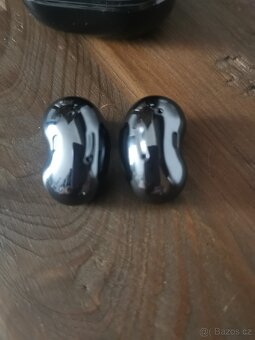 bezdrátová sluchátka Samsung Galaxy Buds Live - 4