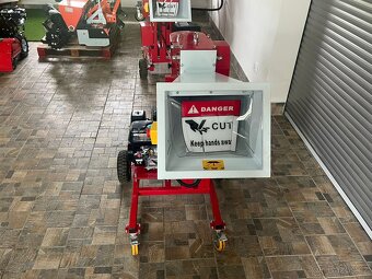 Motorový špalíkovač a drtič větví PORTOS 03 - 4