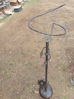 Ručně kovaný stojan - 4