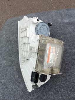 Octavia 2 RS pravé světlo xenov - 4