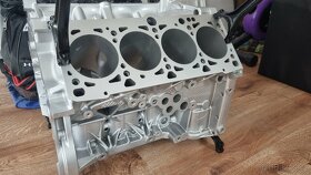 Konferenční stolek z bloku motoru V8 - 4