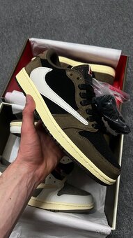 Nike x Travis Scott Air Jordan 1 Low - 4