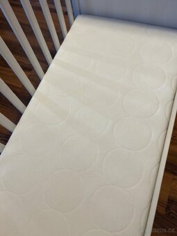 Dětská postýlka IKEA, matrace, chrániče, prostěradla - 4