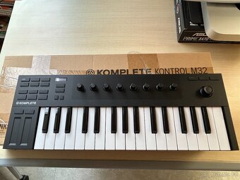 Native Instruments Komplete Kontrol M32 MIDI keyboard - 4