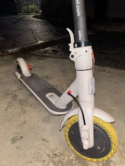 Elektrická koloběžka Xiaomi Mi Scooter 3 - TOP Stav - 4
